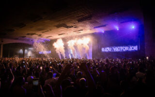 Victor Lou comandando a pista no Blackartel Festival na CAOS em Campinas