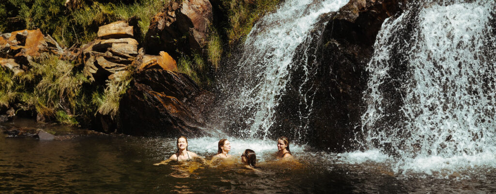 Público do Quartzo aproveitando para renovar as energias durante o passeio pela Reserva do Pranayama
